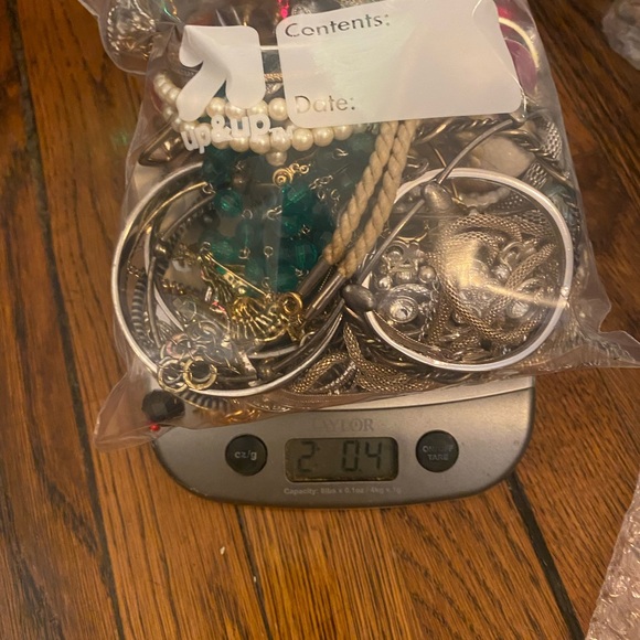 Assorted Jewelry Bag with modern and vintage jewelry 2lb lot bundle - Picture 2 of 12
